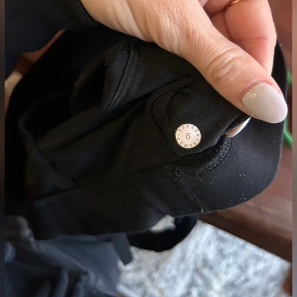 Lululemon Energy Bra • Black • Size 6 - Picture 7 of 7